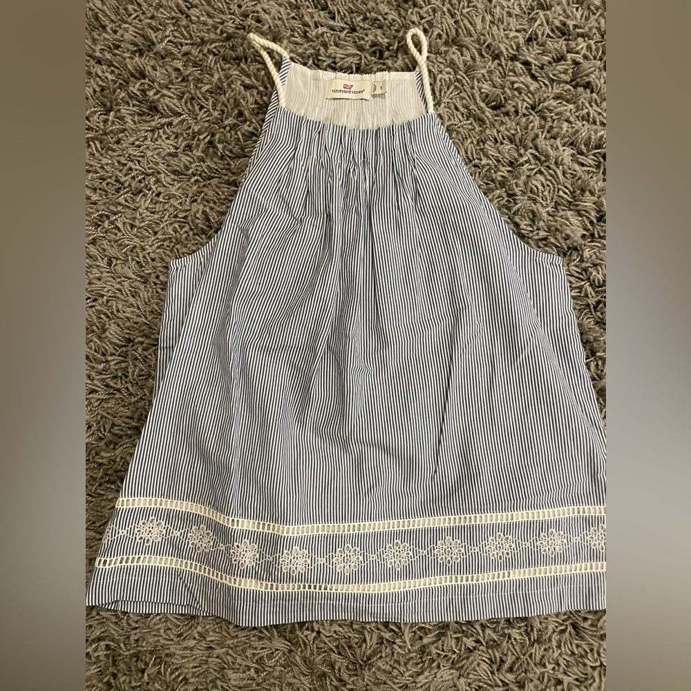 Vineyard Vines Tank Top!! SUPER CUTE AND BASICALLY BRAND NEW !!!